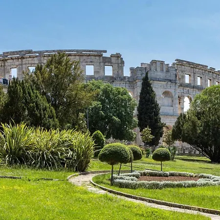 Bu2 Pula Studio Apartment Exterior photo